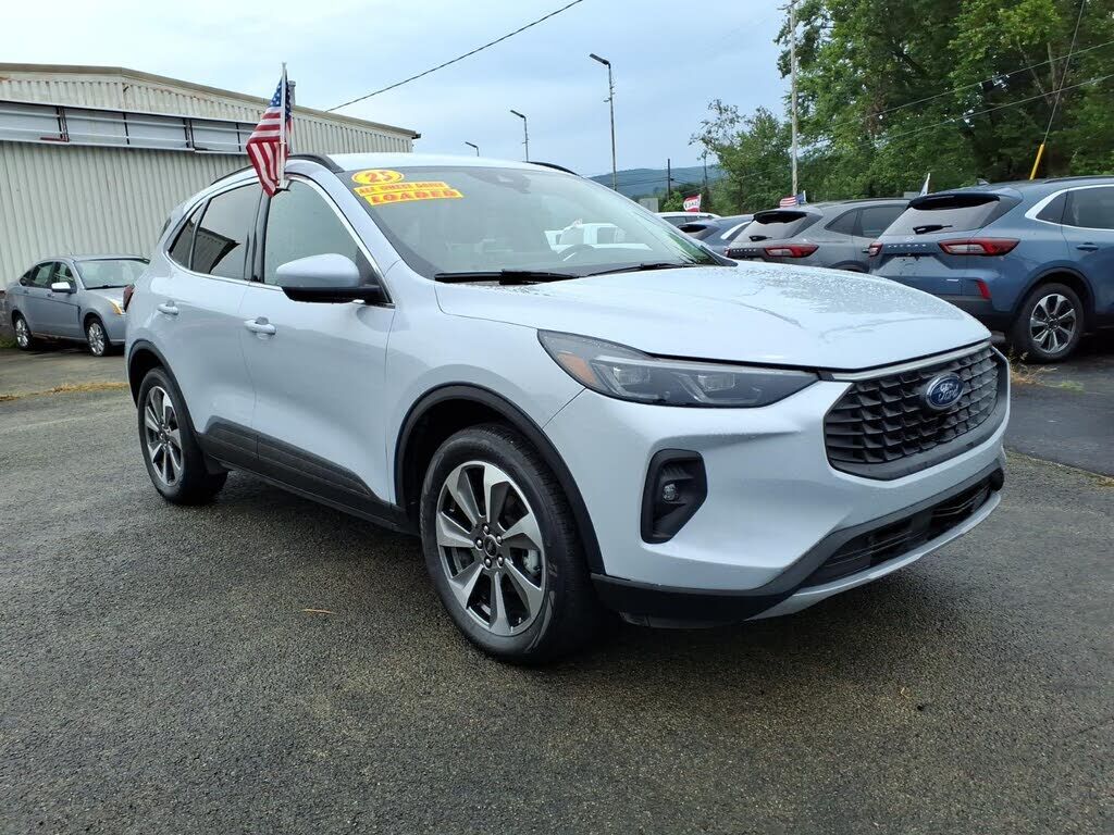 2025 FORD Escape