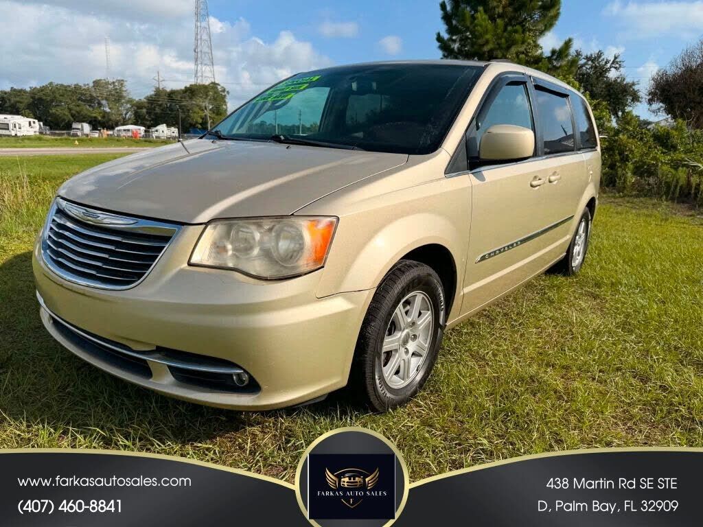 2011 CHRYSLER Town and Country