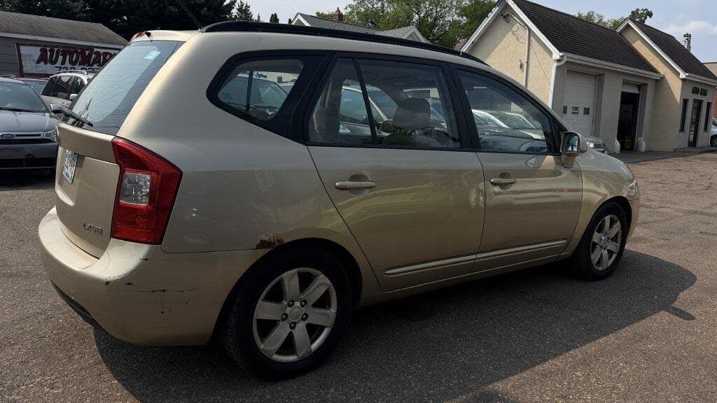 2008 KIA Rondo