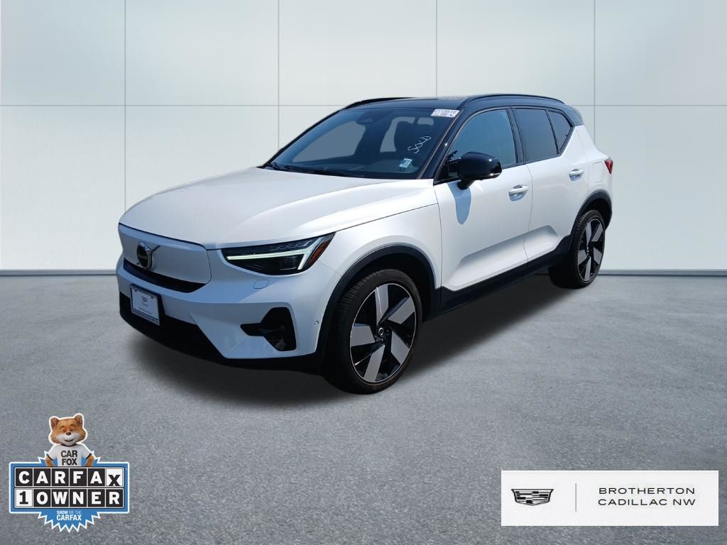 2023 VOLVO XC40
