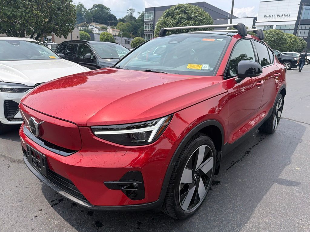 2023 VOLVO C40