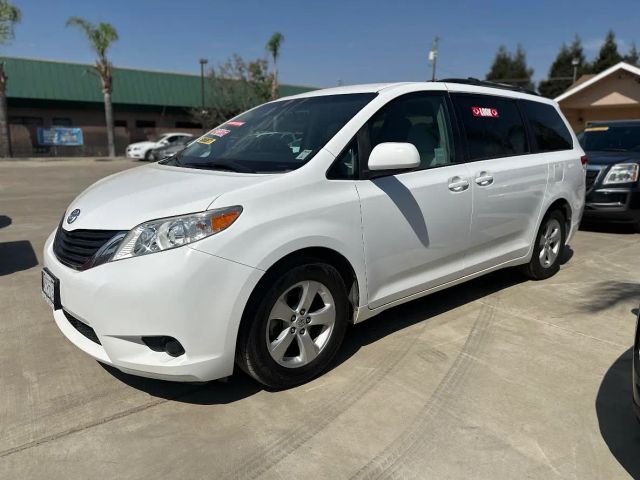 2012 TOYOTA Sienna