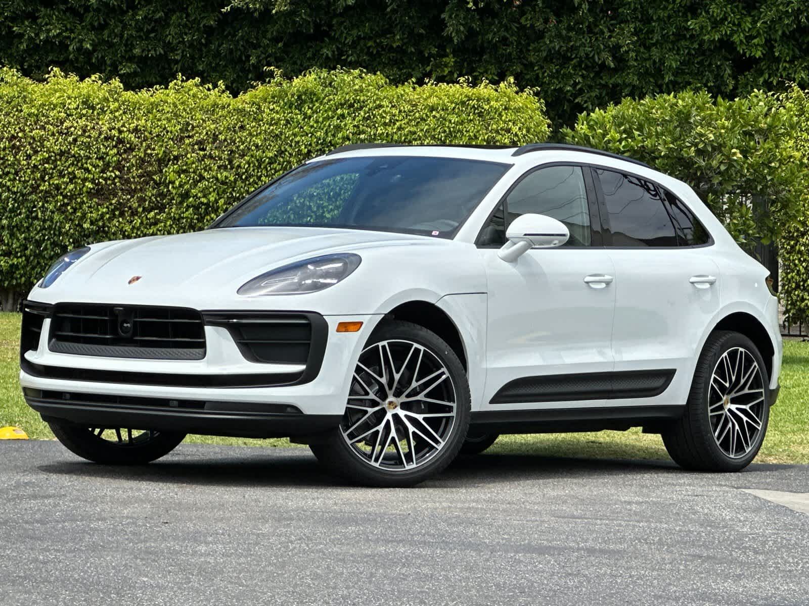 2026 PORSCHE Macan