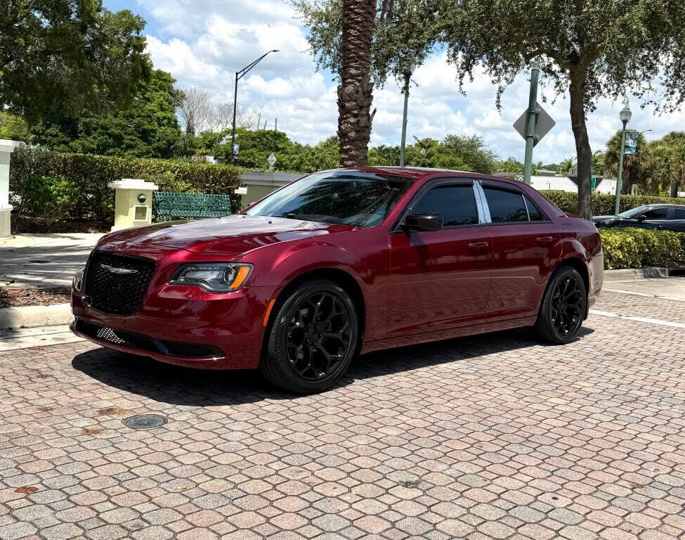 2019 CHRYSLER 300