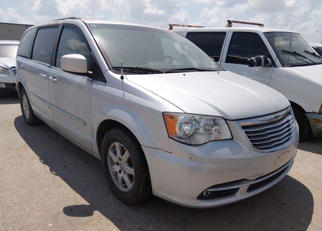2012 CHRYSLER Town and Country