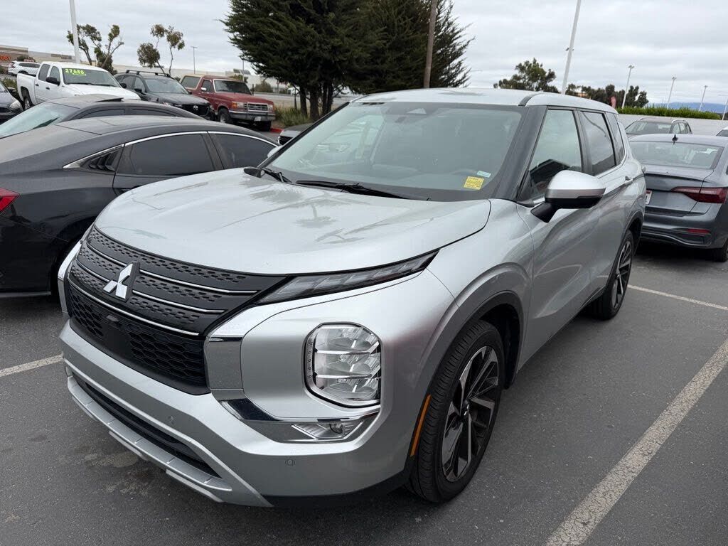 2024 MITSUBISHI Outlander