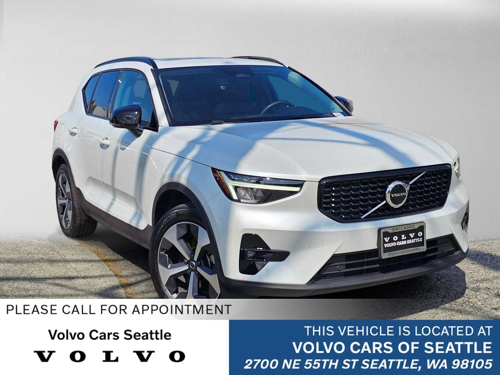 2023 VOLVO XC40