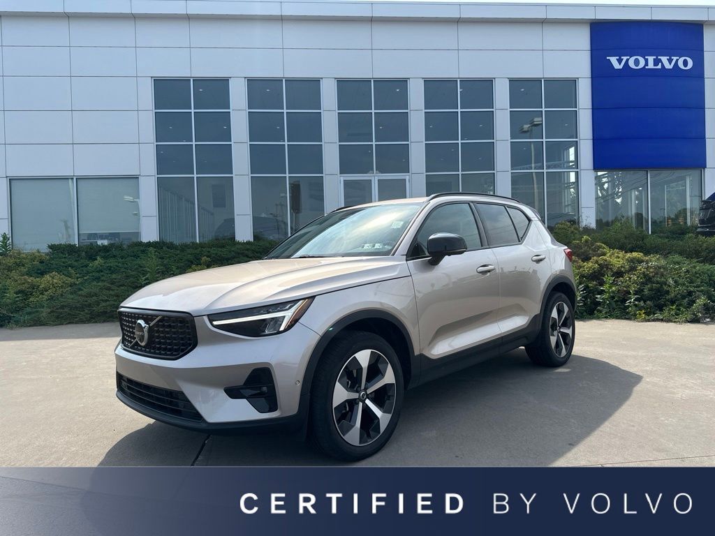 2024 VOLVO XC40