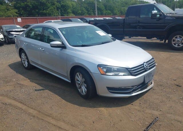 2013 VOLKSWAGEN Passat