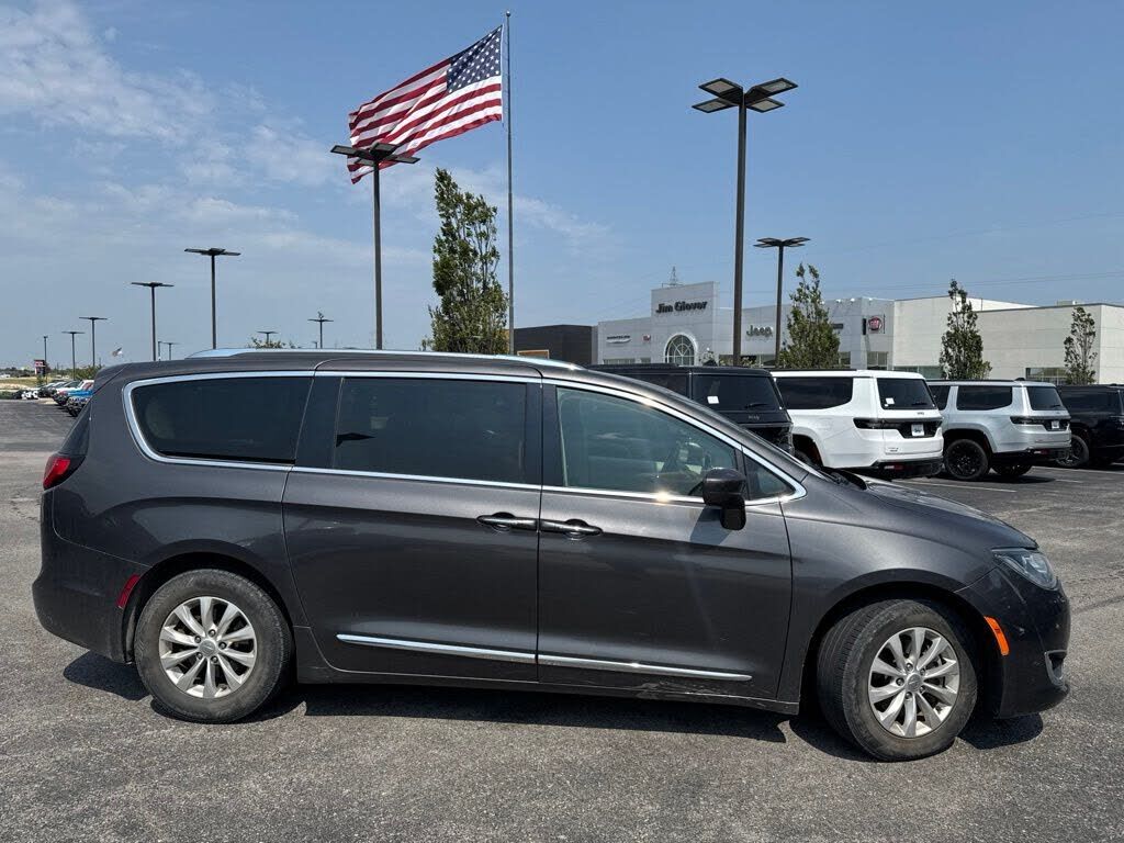 2019 CHRYSLER Pacifica