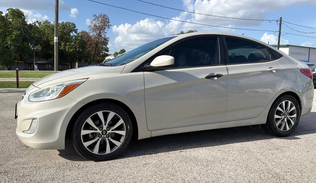 2015 HYUNDAI Accent