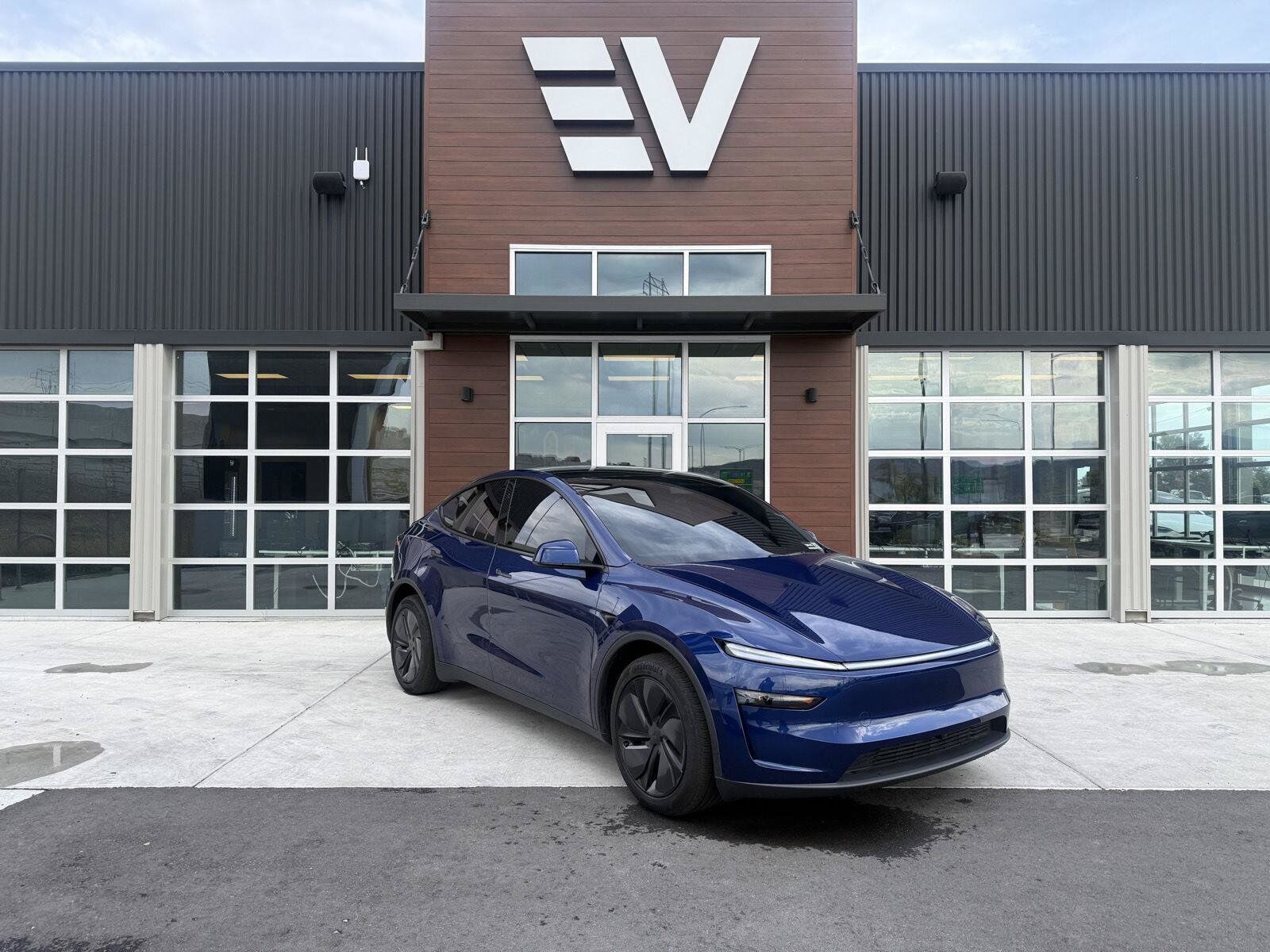 2026 TESLA Model Y