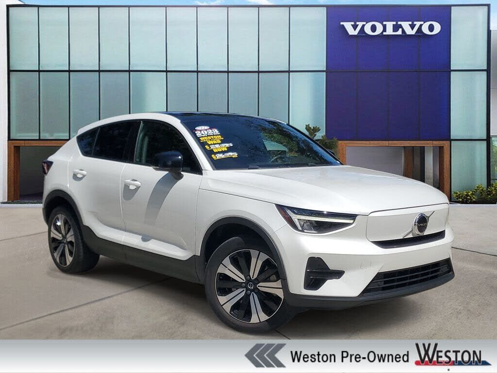 2023 VOLVO C40
