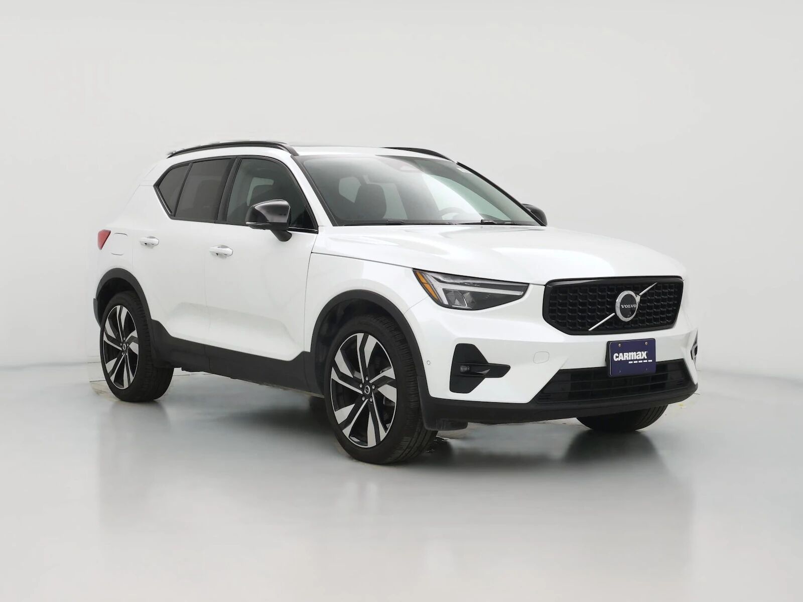 2025 VOLVO XC40