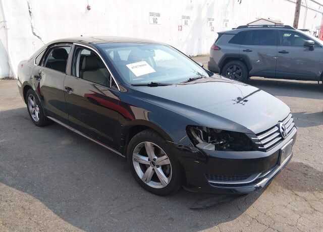 2013 VOLKSWAGEN Passat