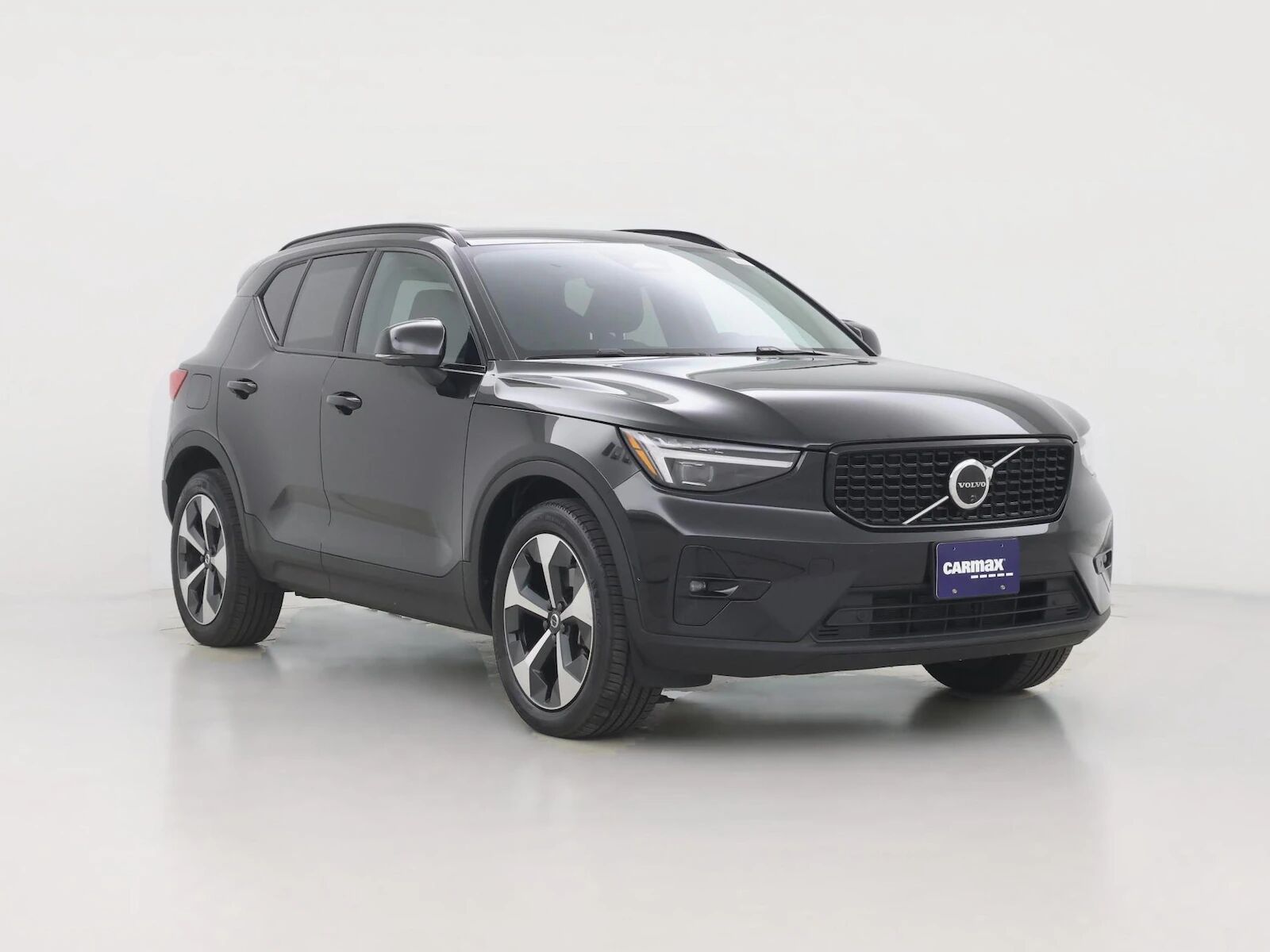 2025 VOLVO XC40