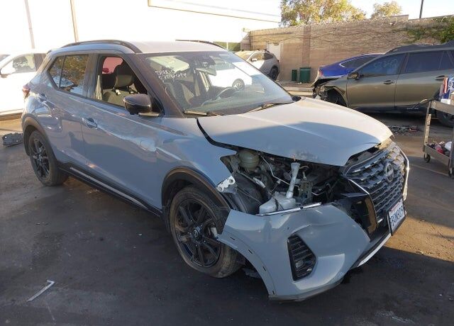 2022 NISSAN Kicks
