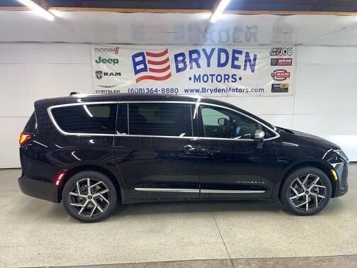 2027 CHRYSLER Pacifica