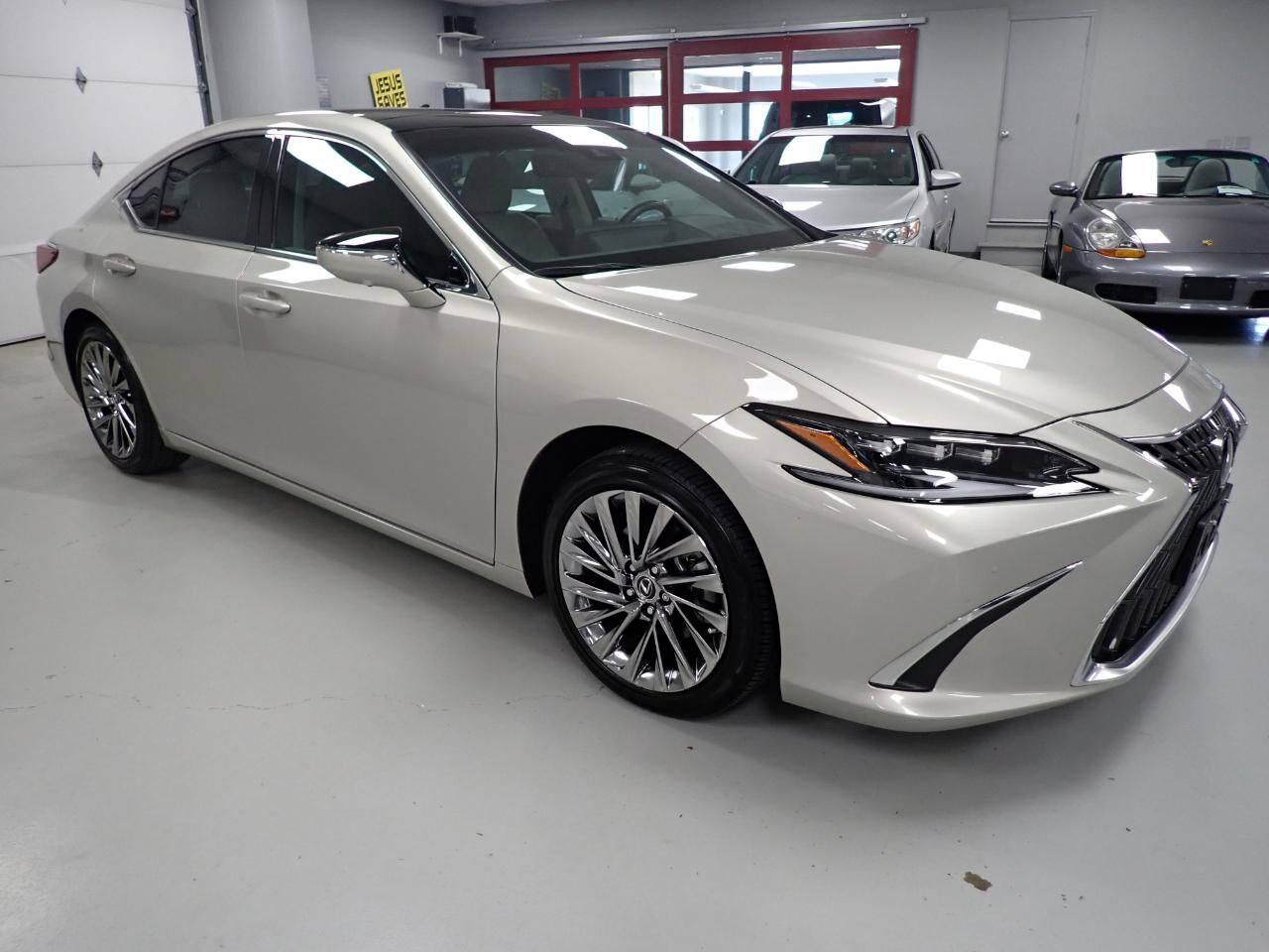 2025 LEXUS ES
