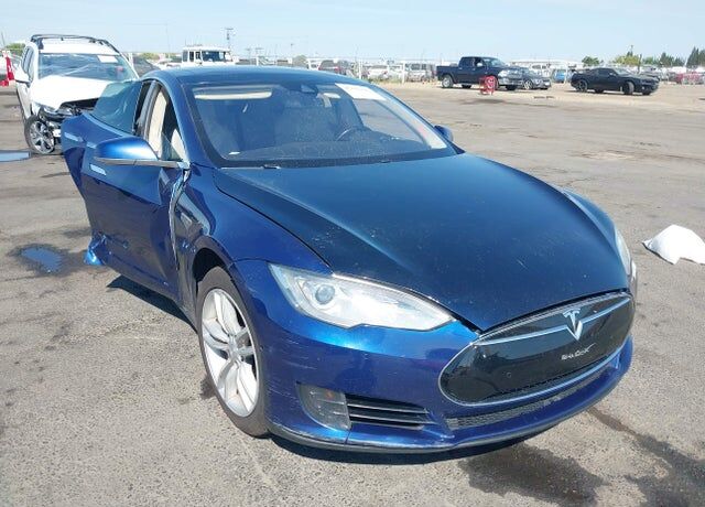 2015 TESLA Model S