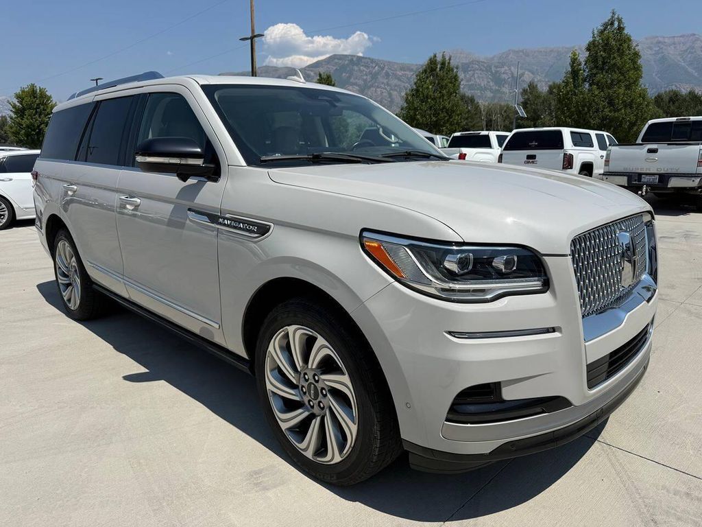 2022 LINCOLN Navigator