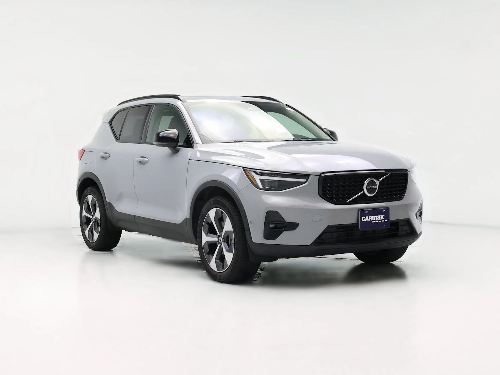 2025 VOLVO XC40