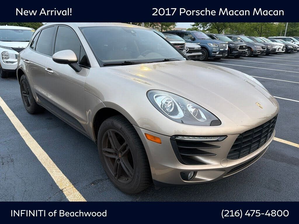 2017 PORSCHE Macan