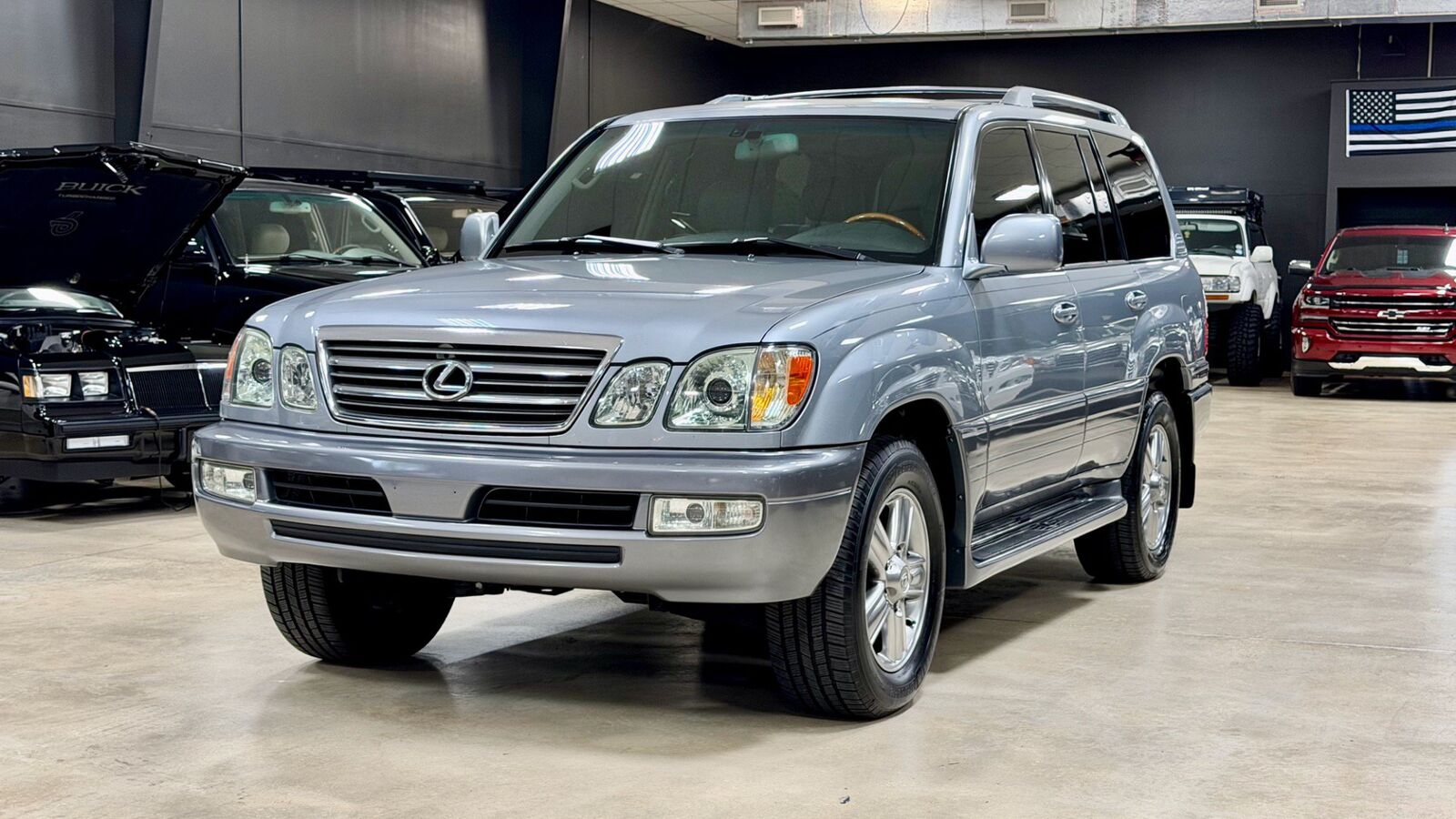 2004 LEXUS LX