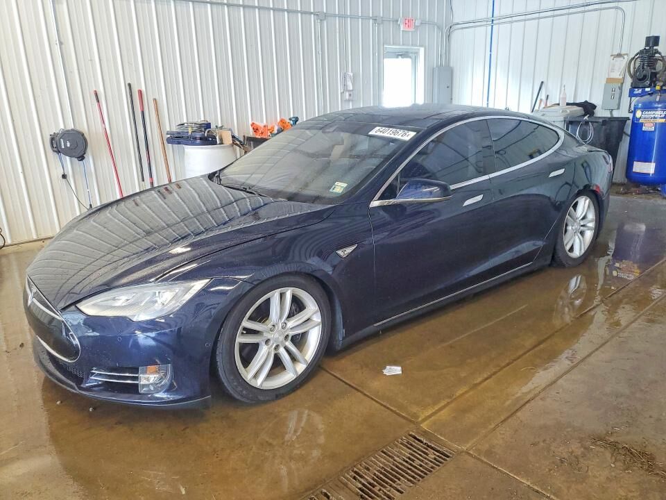 2015 TESLA Model S