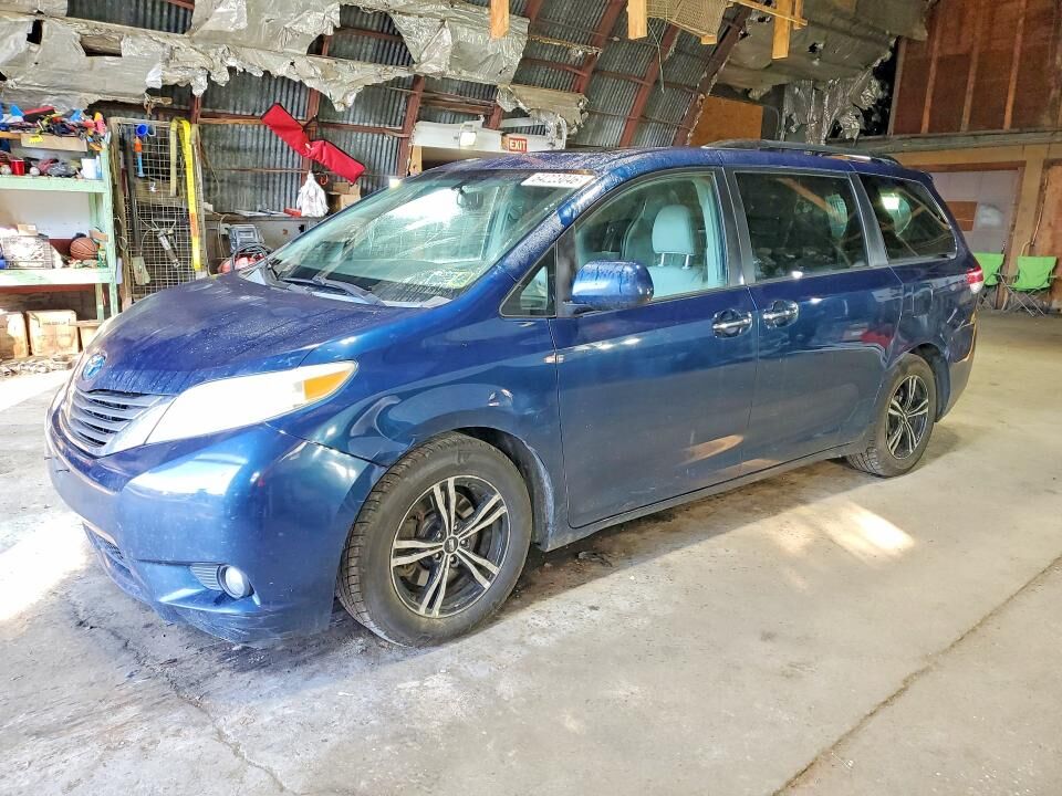 2012 TOYOTA Sienna