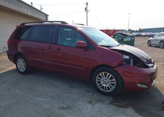 2010 TOYOTA Sienna