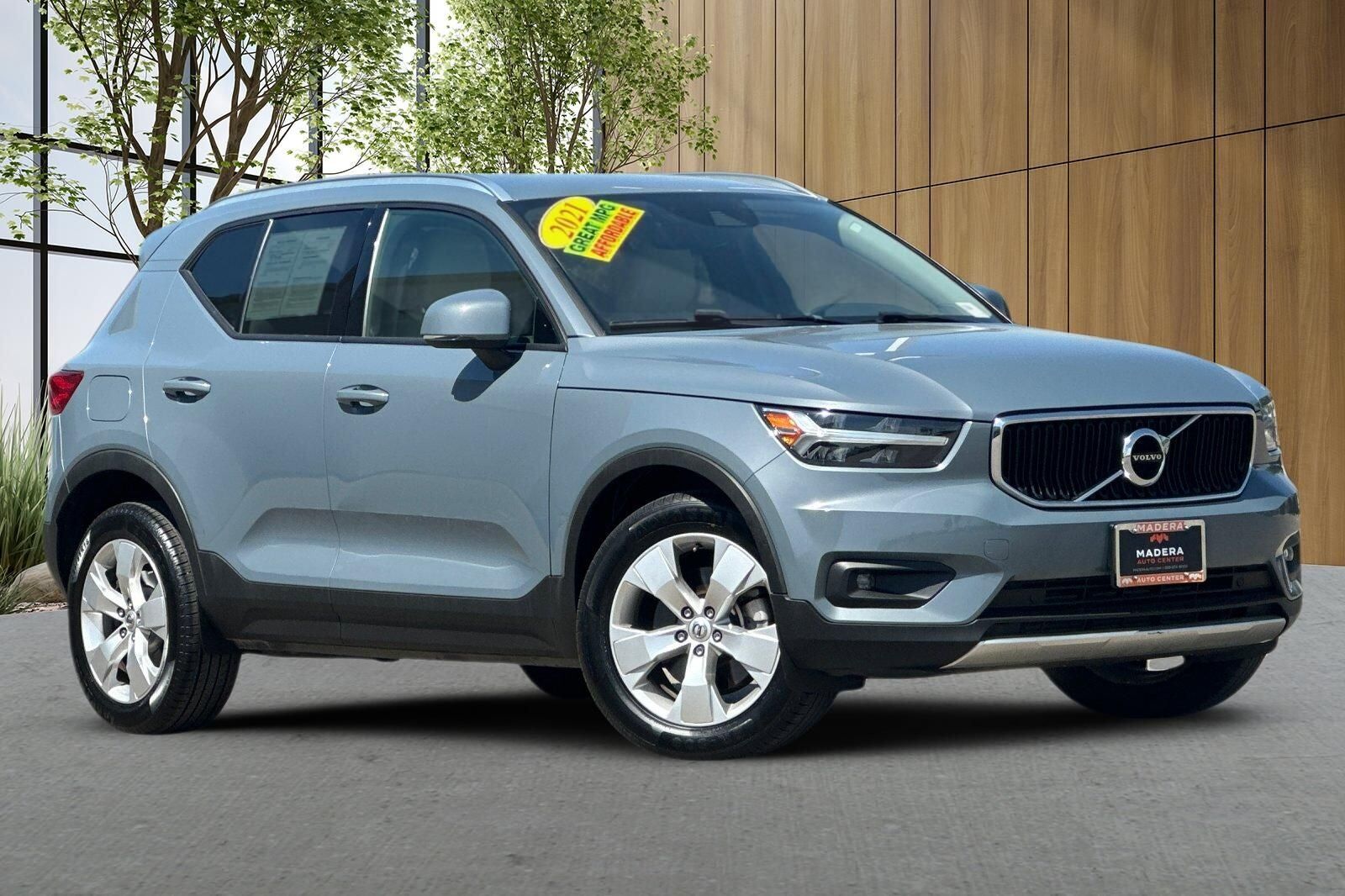 2021 VOLVO XC40