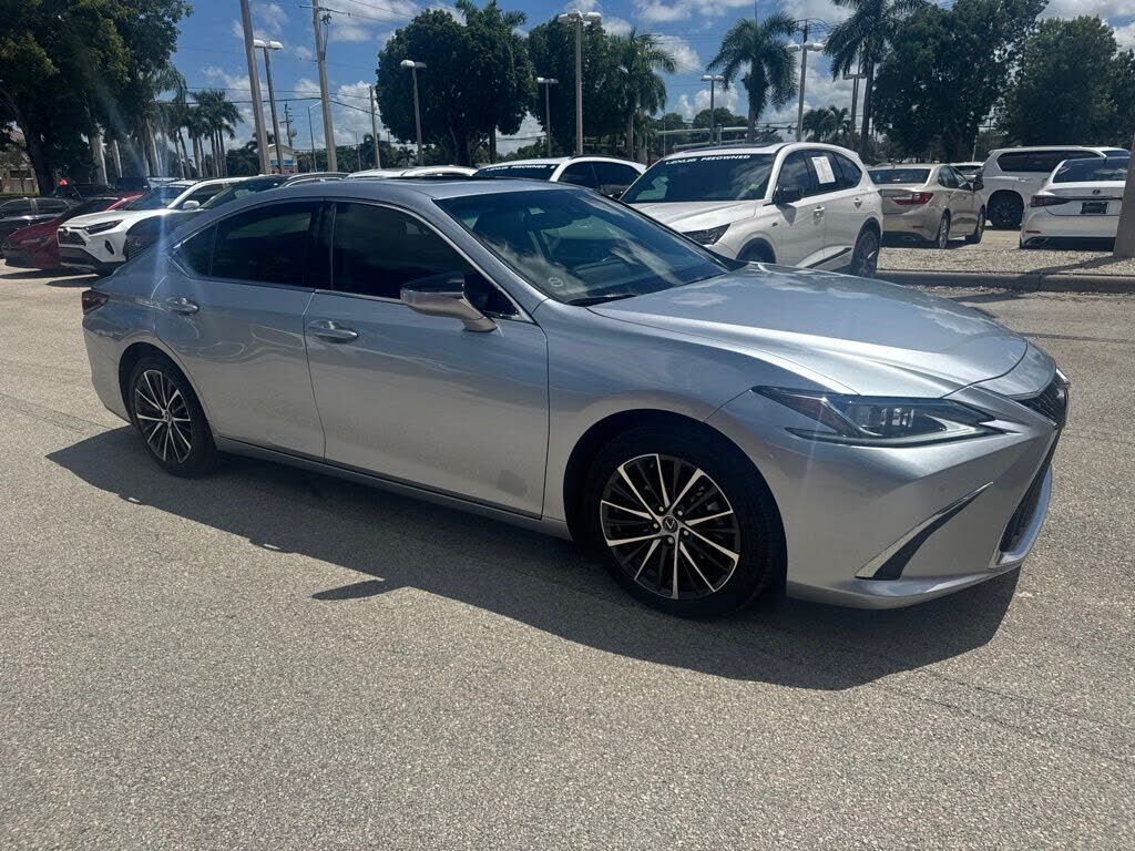 2025 LEXUS ES