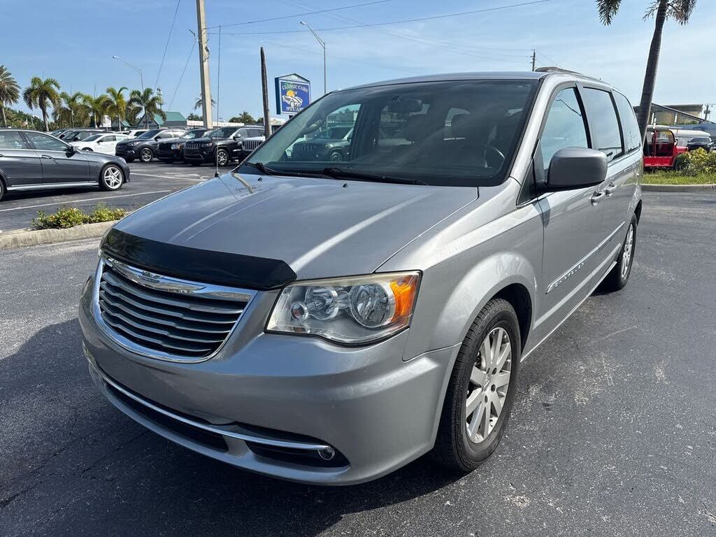 2016 CHRYSLER Town and Country