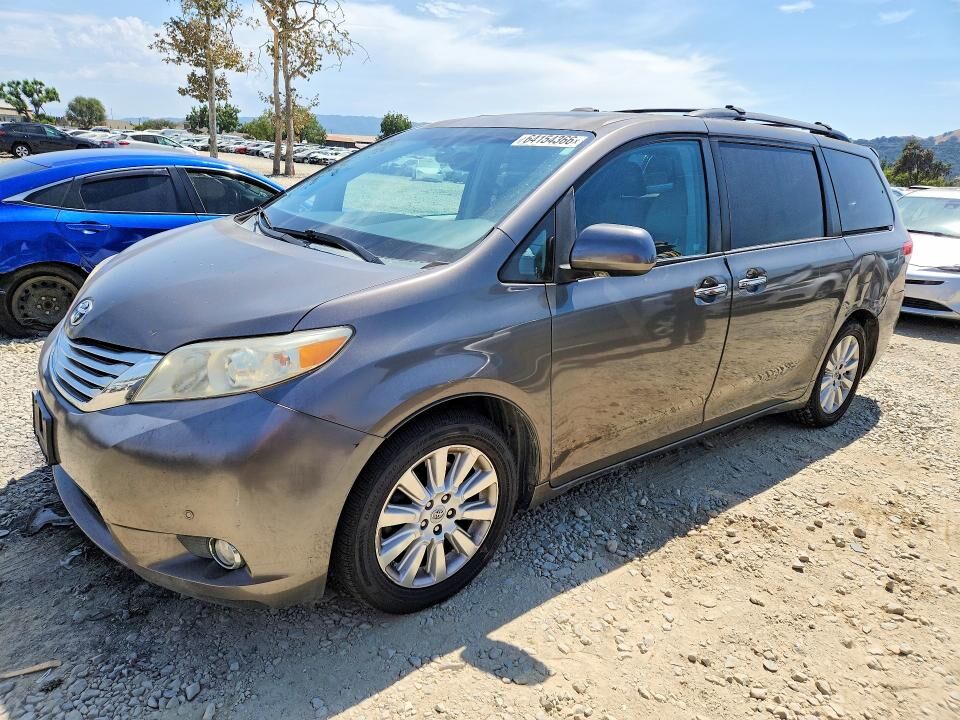 2011 TOYOTA Sienna
