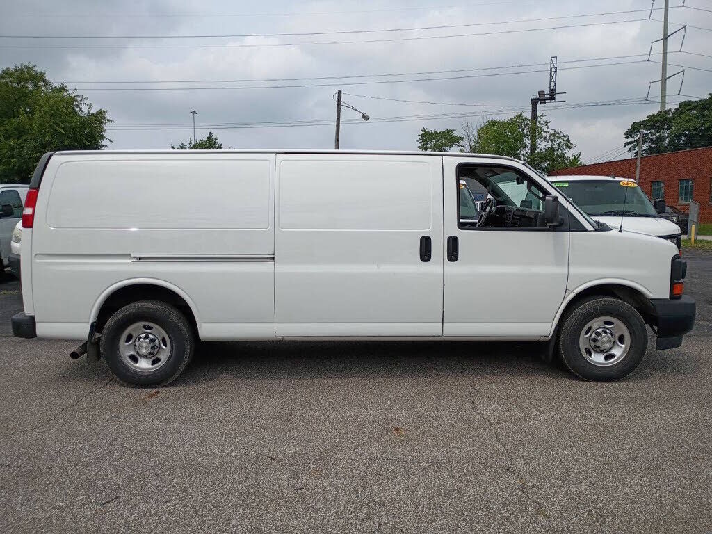 2017 CHEVROLET Express