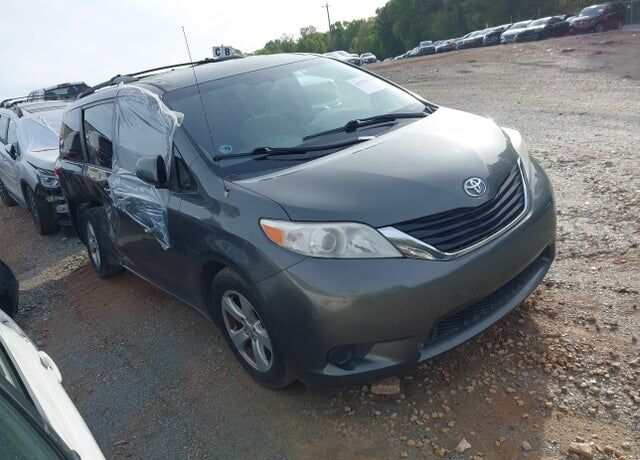 2013 TOYOTA Sienna