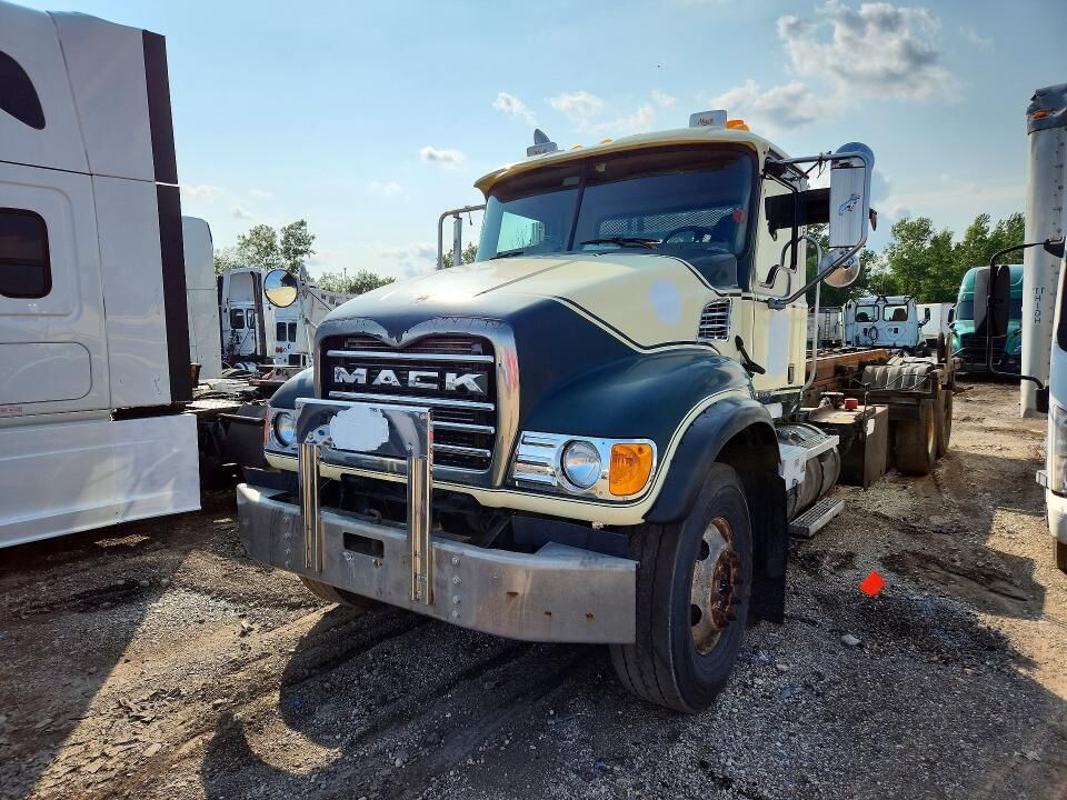 2006 MACK CV