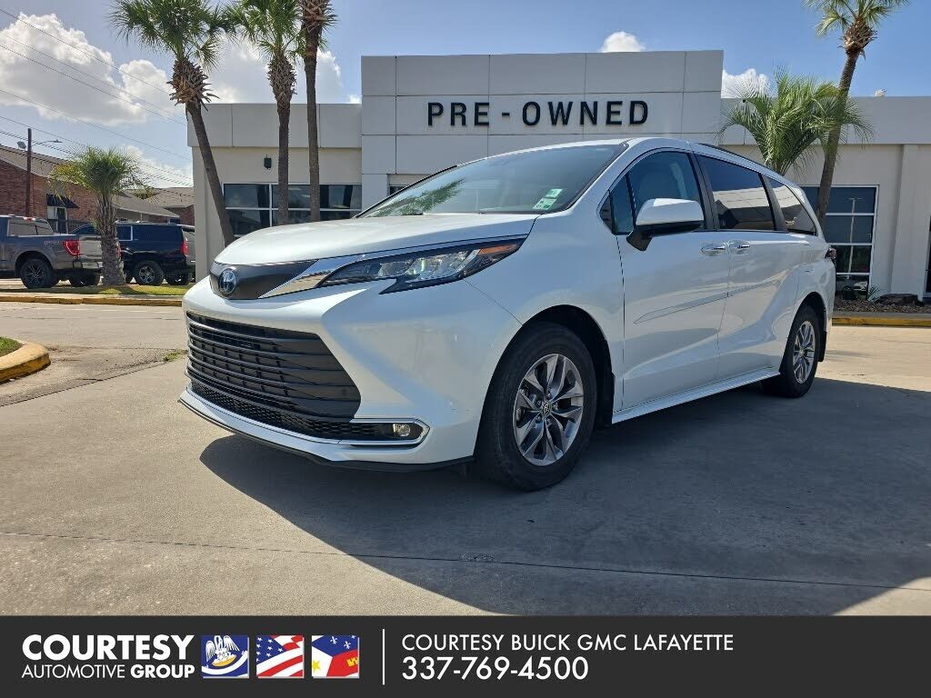2023 TOYOTA Sienna
