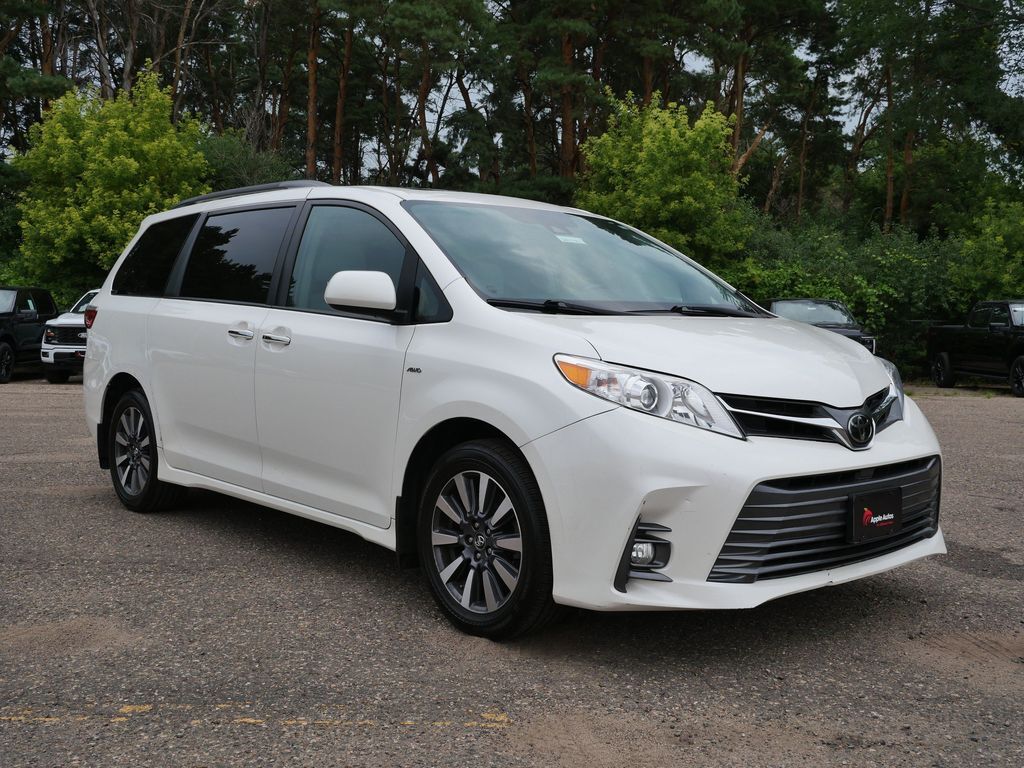 2018 TOYOTA Sienna