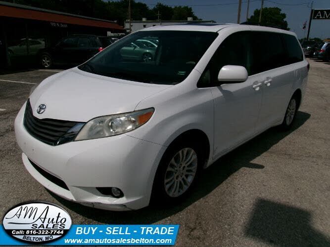 2011 TOYOTA Sienna