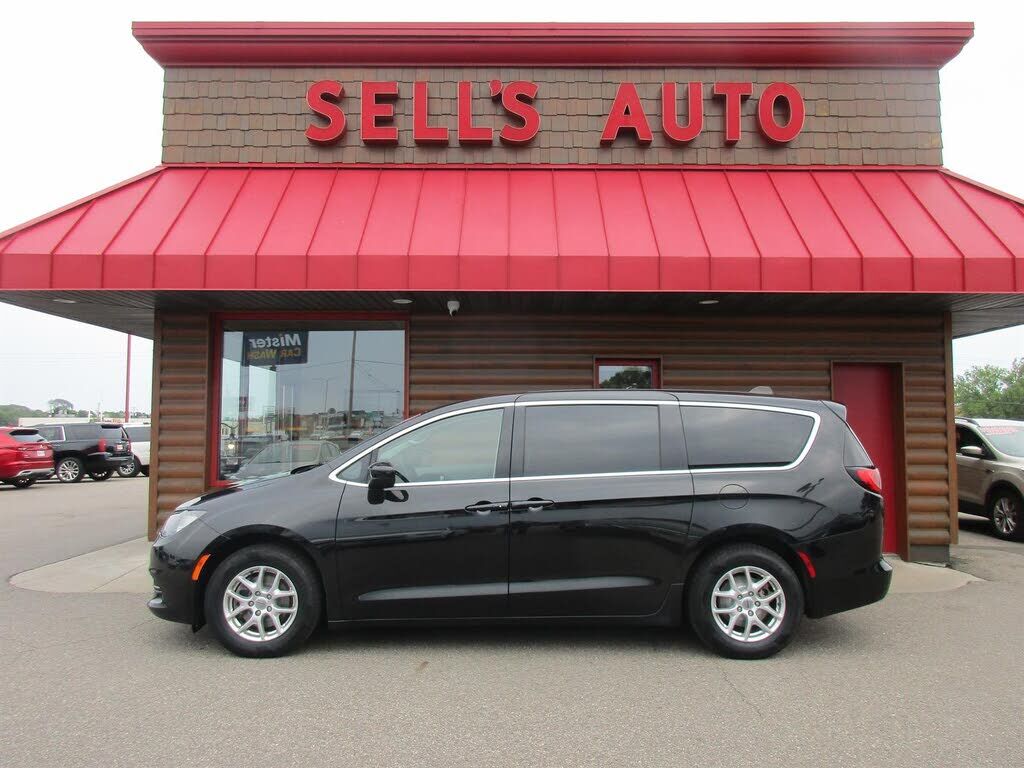 2024 CHRYSLER Voyager