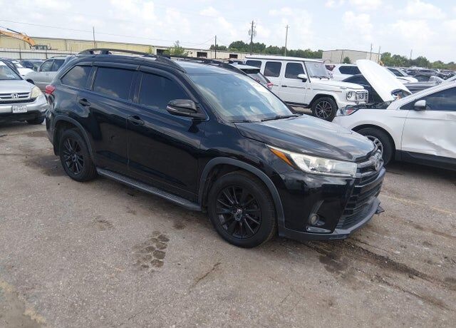 2017 TOYOTA Highlander