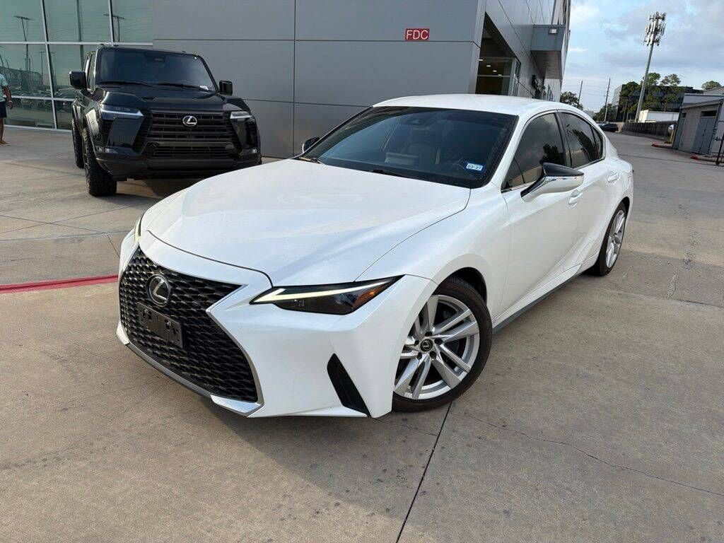 2022 LEXUS IS