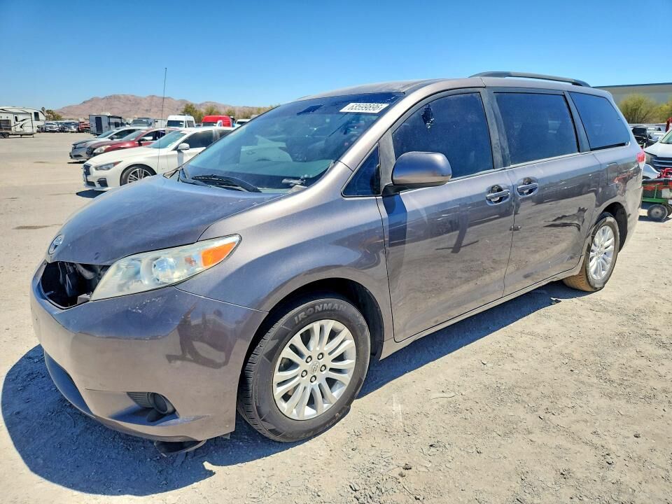 2011 TOYOTA Sienna