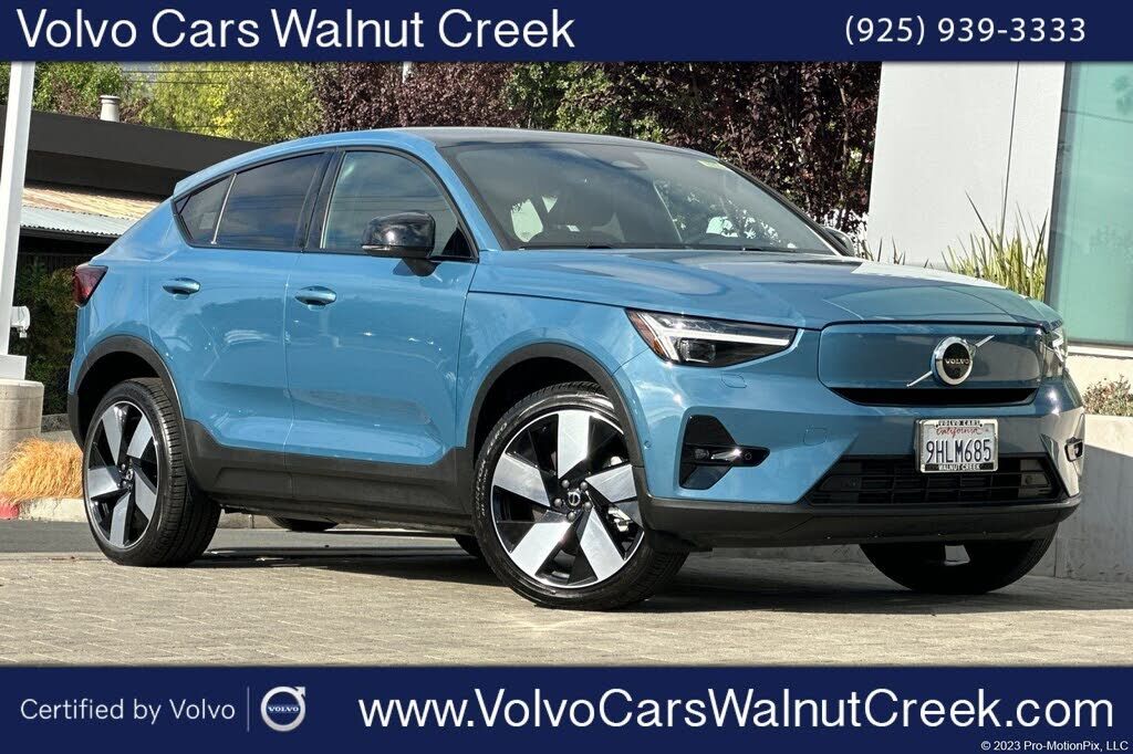 2023 VOLVO C40
