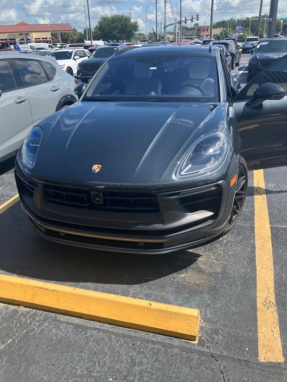2024 PORSCHE Macan