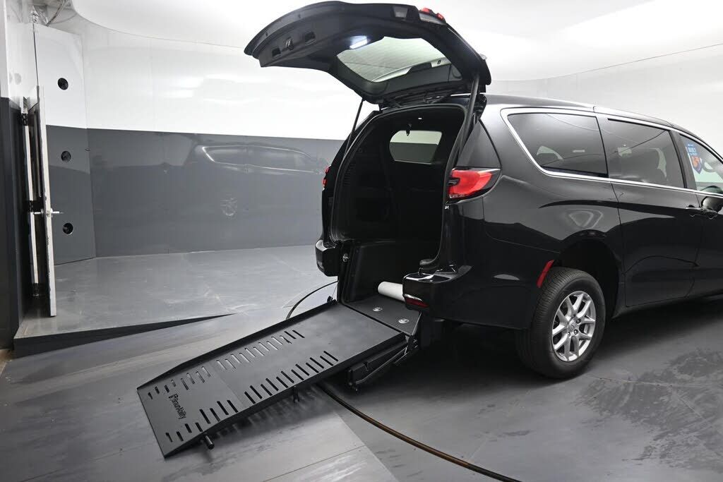 2025 CHRYSLER Pacifica