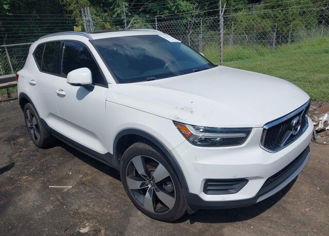2020 VOLVO XC40