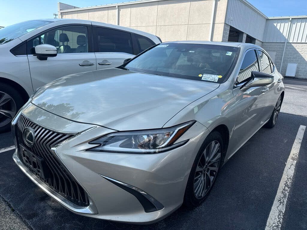 2019 LEXUS ES